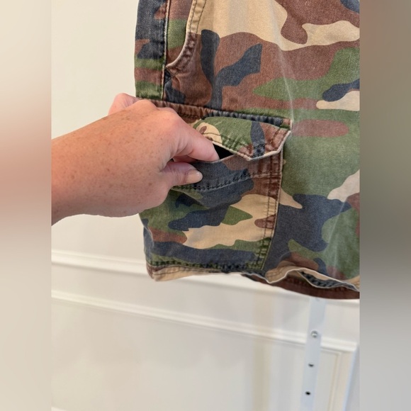 BDG Camouflage Cargo Shorts - Picture 4 of 9